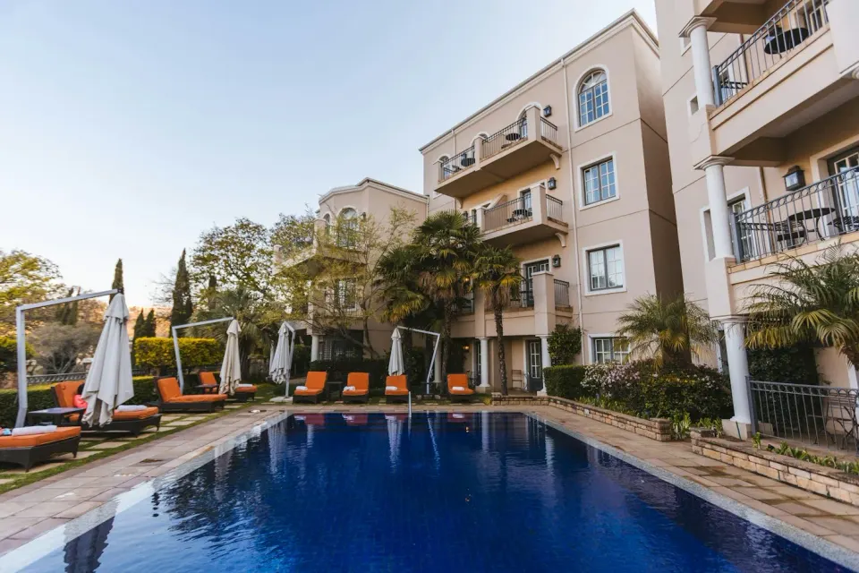 Тихий квартал — Керчь — общий вид и интерьер